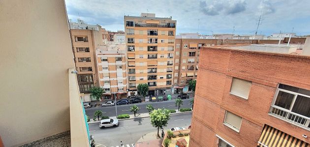 Foto 1 de Venta de piso en calle Juan Bautista Poeta de 4 habitaciones con garaje y balcón