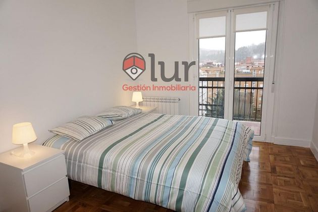Foto 1 de Alquiler de piso en Amara - Berri de 3 habitaciones con terraza y muebles