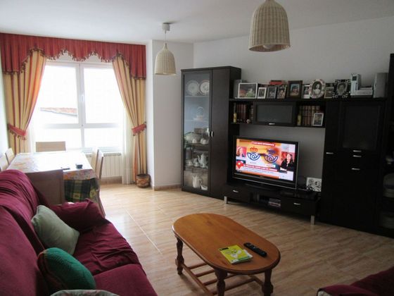 Foto 1 de Venta de piso en Rábade de 3 habitaciones con terraza y muebles