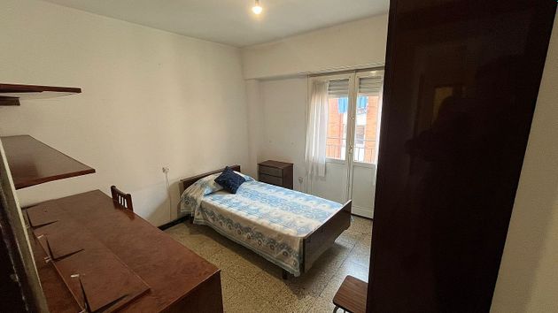 Foto 2 de Pis en venda a Delicias de 3 habitacions amb balcó i calefacció