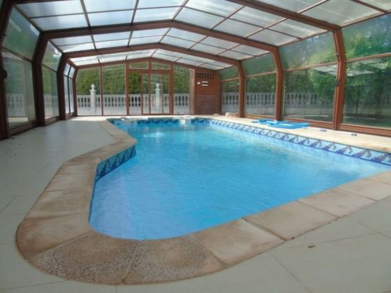 Foto 2 de Xalet en venda a Carballo de 5 habitacions amb terrassa i piscina