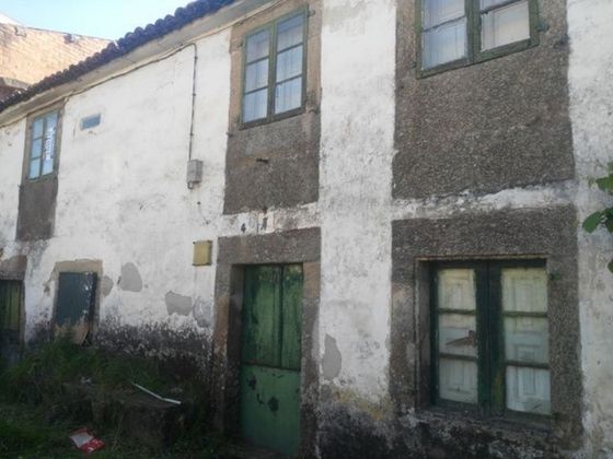Foto 1 de Xalet en venda a Castiñeiriño - Cruceiro de Sar de 4 habitacions amb jardí