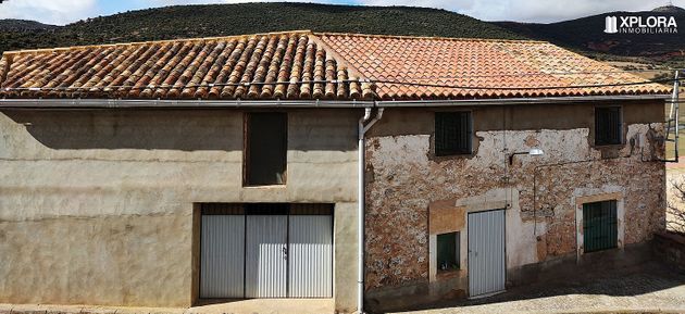 Foto 1 de Casa en venda a calle La Fuente de 8 habitacions amb garatge i balcó