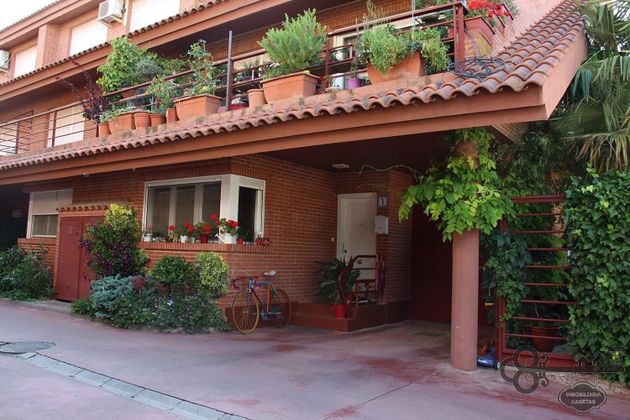 Foto 2 de Casa adosada en venta en Alagón de 4 habitaciones con terraza y jardín