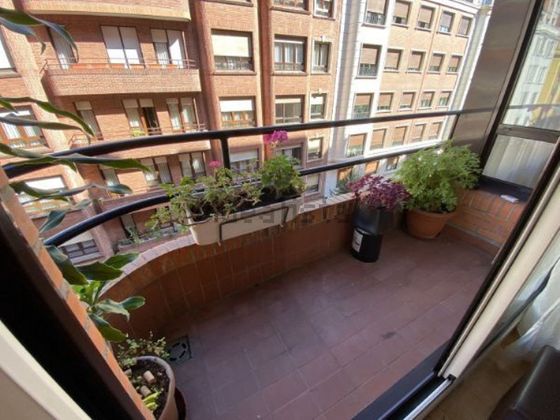 Foto 2 de Venta de piso en Barrio de Abando de 2 habitaciones con balcón y calefacción