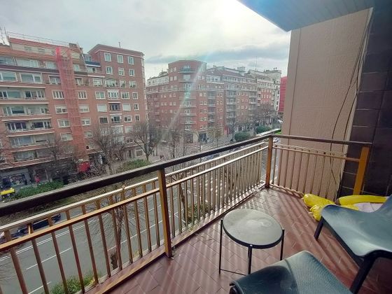 Foto 2 de Venta de piso en calle Sabino Arana Etorbidea de 5 habitaciones con terraza y garaje