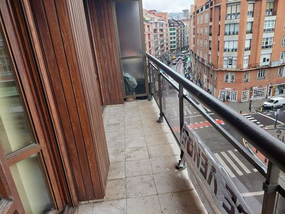 Foto 2 de Venta de piso en Barrio de Abando de 5 habitaciones con terraza y calefacción