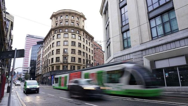 Foto 2 de Pis en venda a calle Buenos Aires de 4 habitacions amb balcó i calefacció