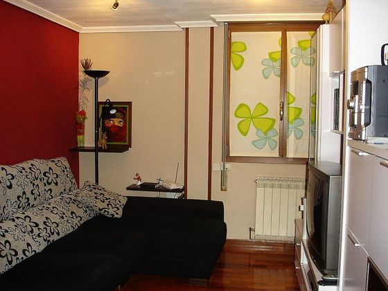 Foto 1 de Piso en venta en Zaramaga de 2 habitaciones con calefacción y ascensor