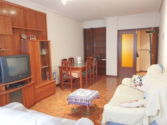 Foto 2 de Pis en venda a San Martín de 2 habitacions amb terrassa i garatge