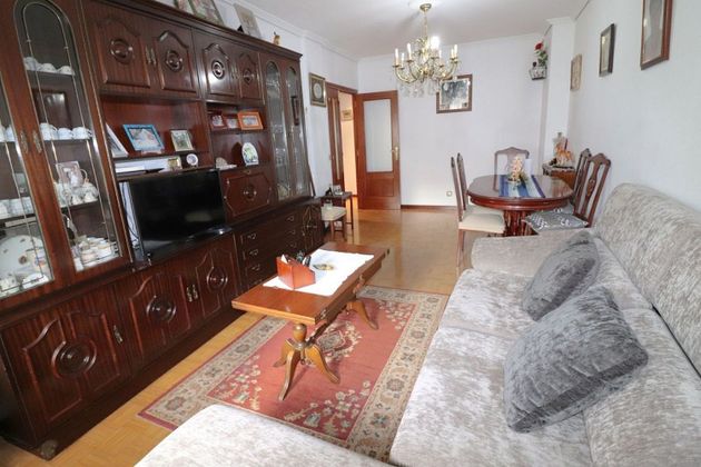 Foto 2 de Piso en venta en Lakua - Arriaga de 3 habitaciones con terraza y calefacción