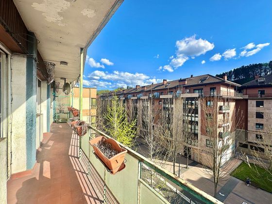 Foto 1 de Pis en venda a calle Mendeurren Hiribidea de 3 habitacions amb balcó