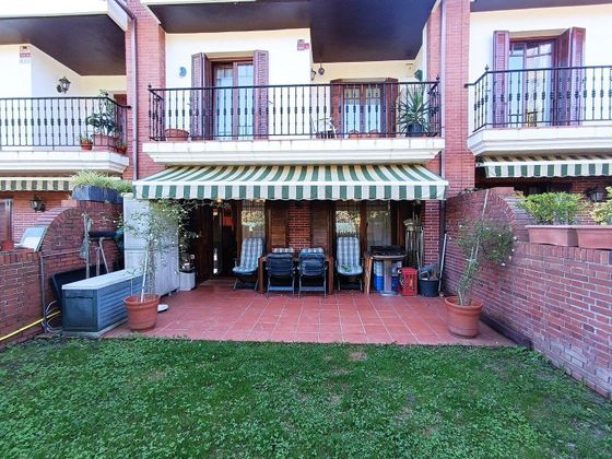 Foto 1 de Venta de casa adosada en Urduliz de 3 habitaciones con terraza y garaje