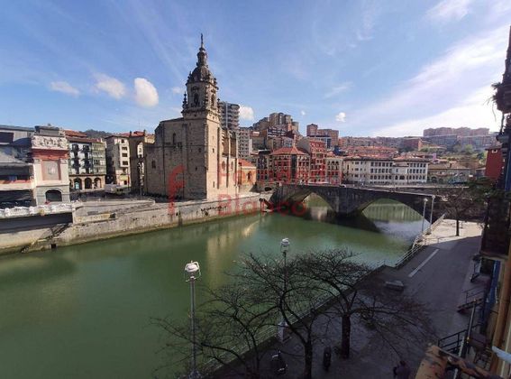 Foto 1 de Pis en lloguer a Bilbao la Vieja de 2 habitacions amb mobles i balcó