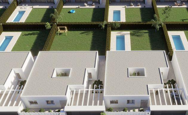 Foto 1 de Venta de chalet en urbanización Urbanización El Zorongo de 4 habitaciones con terraza y piscina