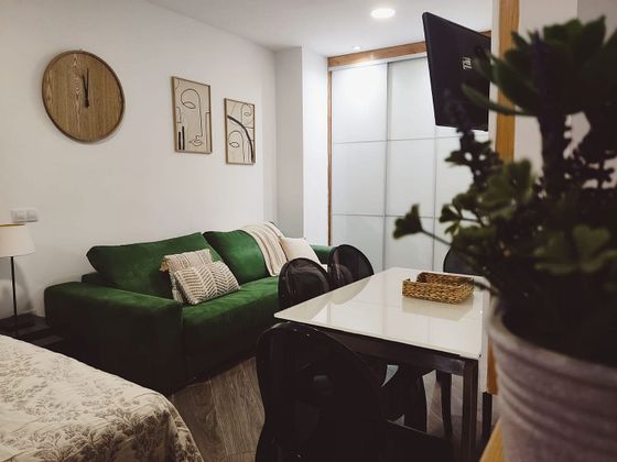 Foto 1 de Estudio en alquiler en calle Pedro Castillo Westerling con muebles y balcón