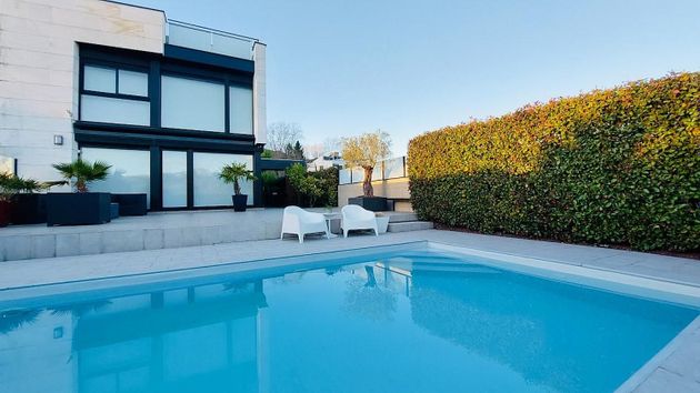 Foto 1 de Casa adossada en venda a Ibaeta de 5 habitacions amb terrassa i piscina