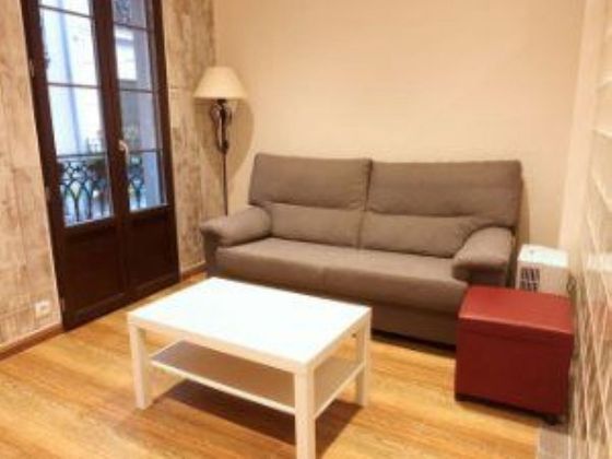 Foto 1 de Pis en lloguer a calle Carnicería Vieja de 2 habitacions amb terrassa i mobles