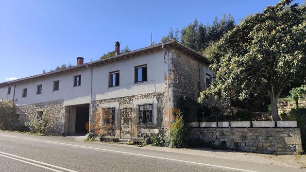 Foto 1 de Casa en venta en Corvera de Toranzo de 3 habitaciones con terraza y garaje