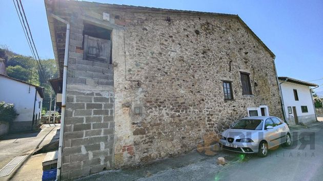 Foto 2 de Casa en venta en Corvera de Toranzo de 4 habitaciones y 300 m²
