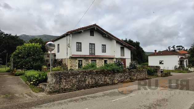 Foto 2 de Casa en venda a Santiurde de Toranzo de 3 habitacions i 303 m²