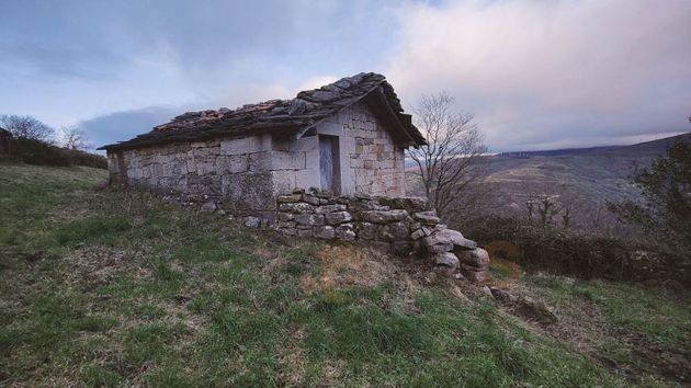 Foto 1 de Casa rural en venda a Luena de 1 habitació i 108 m²