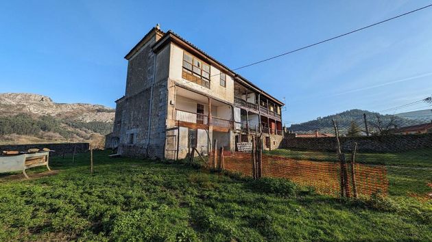 Foto 1 de Casa en venda a San Felices de Buelna de 3 habitacions amb balcó