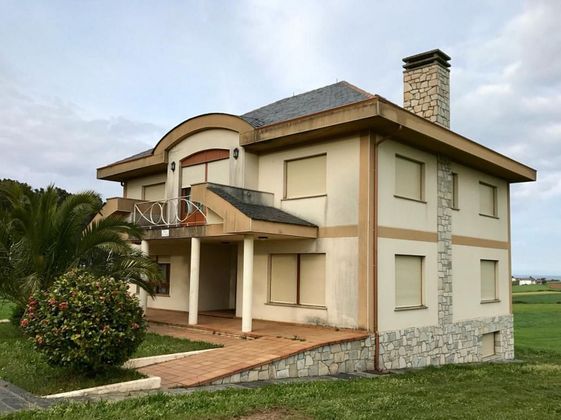 Foto 1 de Xalet en venda a Navia de 7 habitacions amb terrassa i garatge