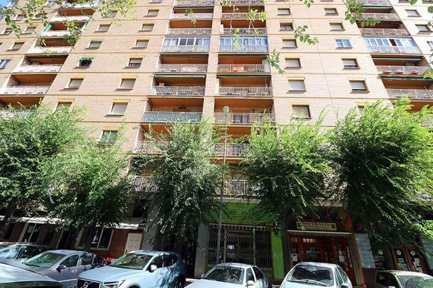 Foto 1 de Pis en venda a avenida De Los Pirineos de 4 habitacions amb terrassa i calefacció
