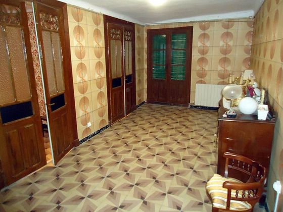 Foto 2 de Casa en venda a calle El Pilar de 4 habitacions amb calefacció
