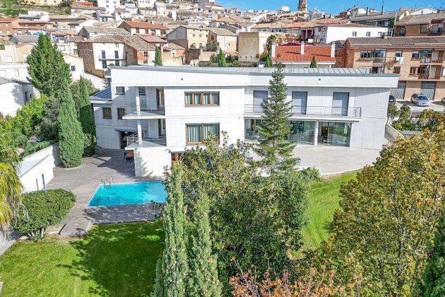Foto 1 de Casa en venda a calle Merindad de 5 habitacions amb terrassa i piscina