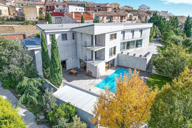 Foto 2 de Casa en venda a calle Merindad de 5 habitacions amb terrassa i piscina