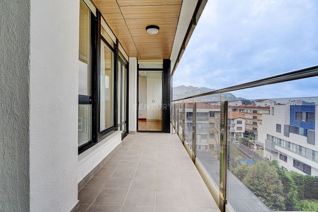 Foto 2 de Pis en venda a calle Nafarroa de 2 habitacions amb terrassa i piscina