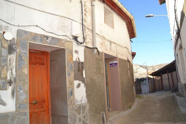 Foto 1 de Casa en venda a calle Olmillo de 4 habitacions amb terrassa