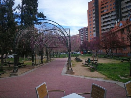 Foto 2 de Local en lloguer a La Bozada – Parque Delicias de 185 m²