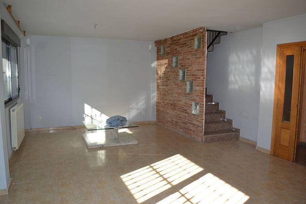 Foto 2 de Casa adosada en venta en Cariñena de 3 habitaciones con terraza y garaje