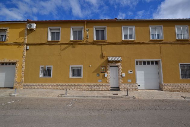 Foto 1 de Casa en venda a Gallur de 6 habitacions amb terrassa i garatge
