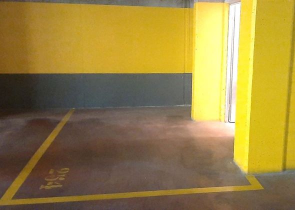 Foto 2 de Venta de garaje en calle De la Duquesa de Villahermosa de 15 m²