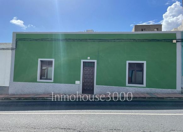 Foto 1 de Casa adosada en venta en Callejón del Castillo - El Calero - Las Huesas de 4 habitaciones con terraza