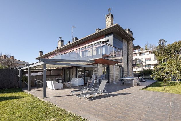 Foto 1 de Casa en venda a calle Manuel Vázquez Montalbán de 4 habitacions amb terrassa i garatge
