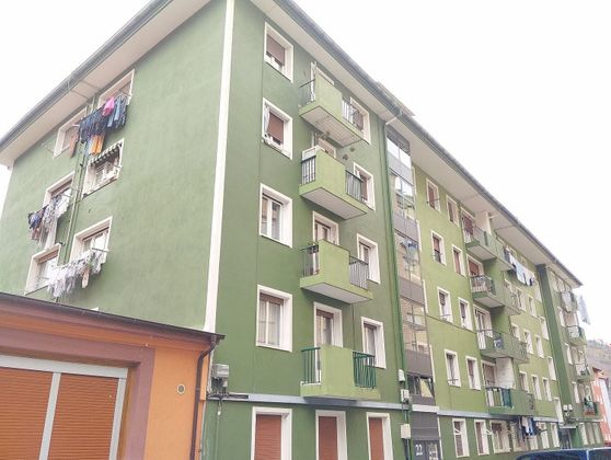 Foto 1 de Piso en venta en calle Polonia Etxeberria de 2 habitaciones con balcón y calefacción