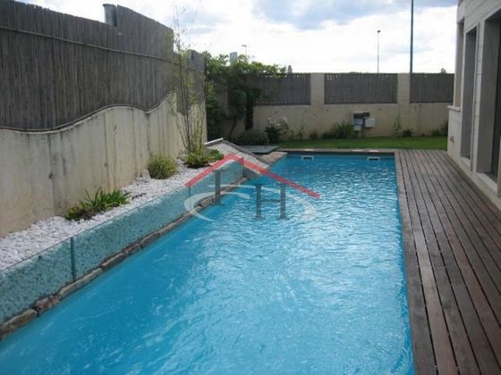 Foto 1 de Xalet en venda a Sariegos de 4 habitacions amb terrassa i piscina