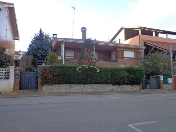 Foto 2 de Xalet en venda a Villaquilambre de 3 habitacions amb terrassa i garatge