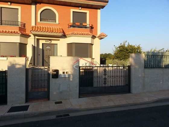 Foto 1 de Casa en venda a Valverde de la Virgen de 3 habitacions amb terrassa i garatge
