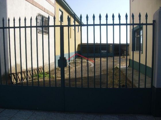 Foto 2 de Xalet en venda a Villaturiel de 6 habitacions amb terrassa i jardí