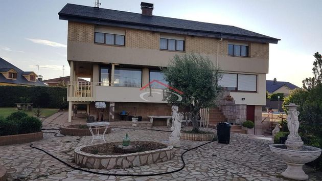 Foto 2 de Xalet en venda a Valdefresno de 5 habitacions amb terrassa i piscina