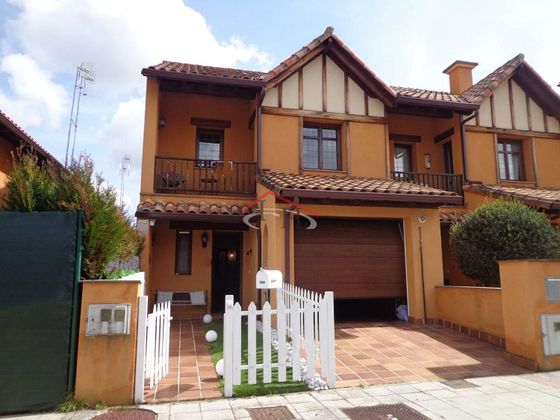 Foto 1 de Casa adossada en venda a Valverde de la Virgen de 3 habitacions amb terrassa i garatge