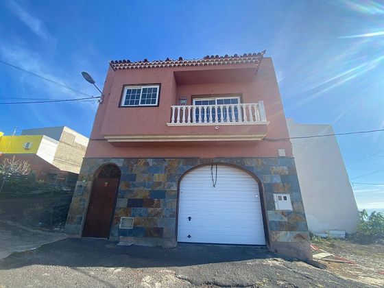 Foto 1 de Casa adosada en venta en El Chorrillo-San Isidro-Llano Blanco de 3 habitaciones con balcón