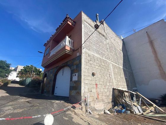 Foto 2 de Casa adossada en venda a El Chorrillo-San Isidro-Llano Blanco de 3 habitacions amb balcó
