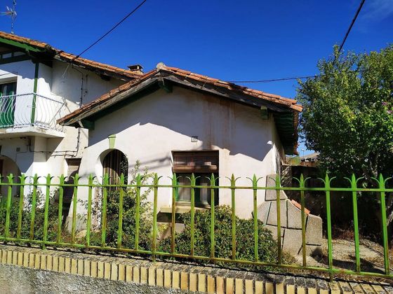 Foto 2 de Casa en venda a calle María Teresa Sáenz de Heredia de 3 habitacions amb jardí